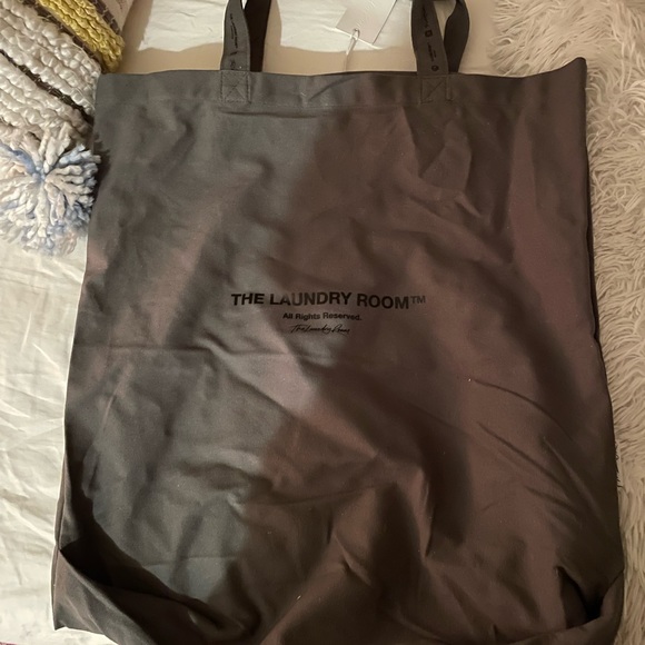 NWT The Laundry Room Marilyn Tote Bag - Picture 2 of 2